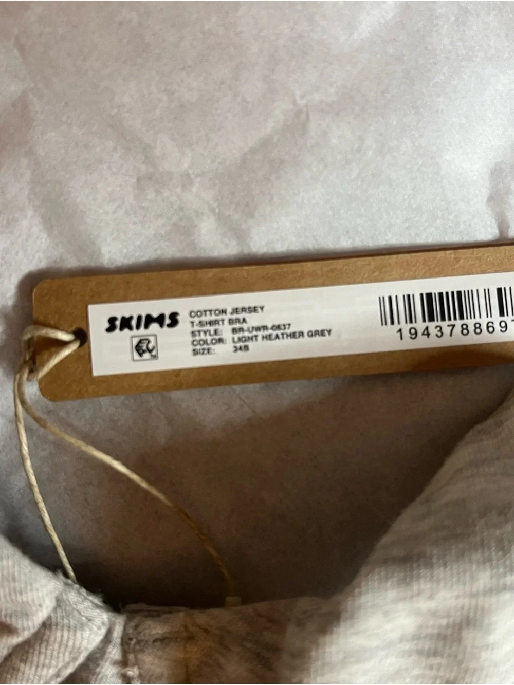 SKIMS Cotton Jersey T-Shirt Bra - Picture 5 of 5